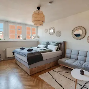 Apartment Boho Design Studio - Historic City Center With Free Parking & Aircon By Hero Homes, Graz